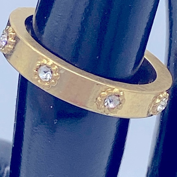 J Crew Designer Gold Tone With Repeating Rhinestone Flowers Eternity Band Sz 7 - Picture 4 of 4